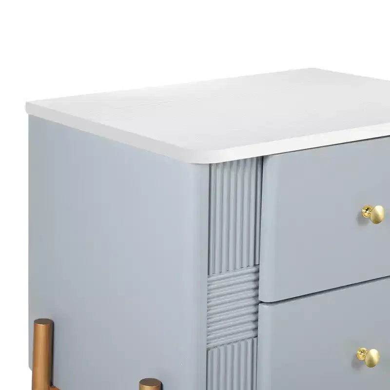Table de chevet moderne minimaliste avec 2 tiroirs, poignées et pieds en métal doré, design texturé