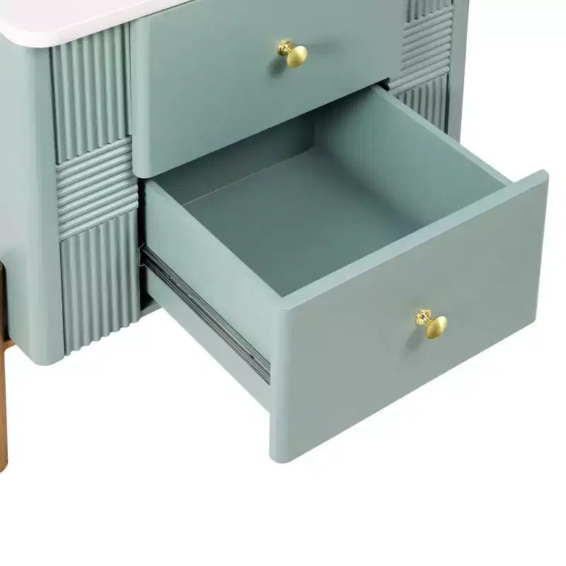 Table de chevet moderne minimaliste avec 2 tiroirs, poignées et pieds en métal doré, design texturé