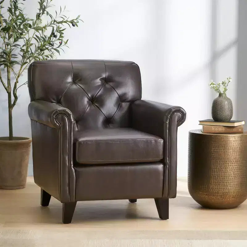 Fauteuil club capitonné en cuir reconstitué contemporain avec accoudoirs roulés