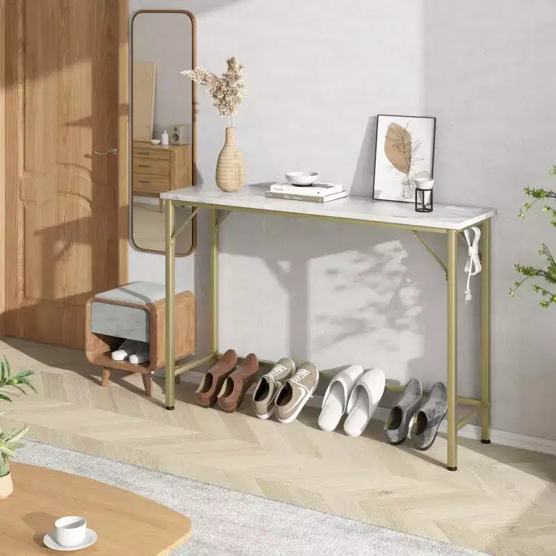 Console étroite avec prises, Table de canapé dorée pour salon et entrée