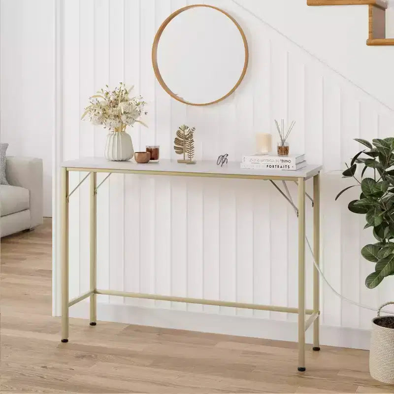 Console étroite avec prises, Table de canapé dorée pour salon et entrée